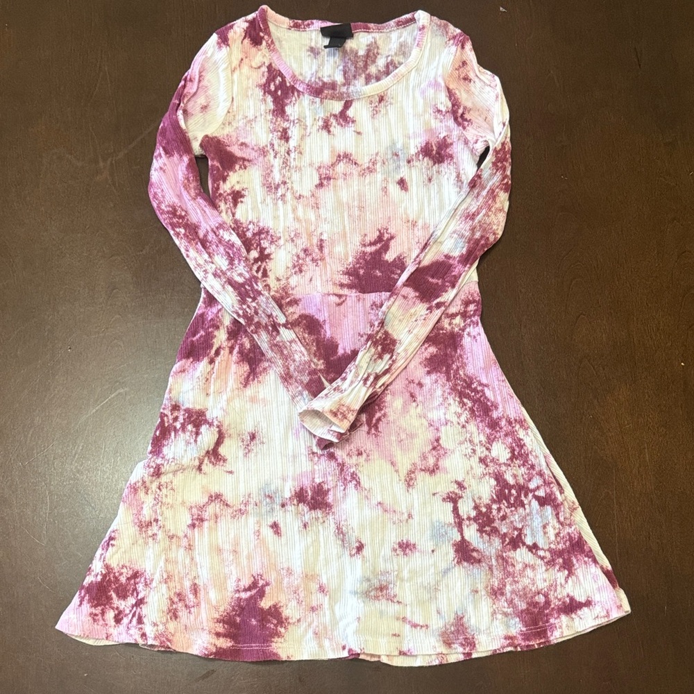 Art Class Pink and White Tie-Dye Top
